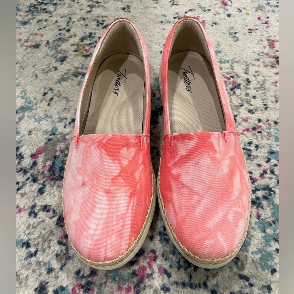 Trotters Pink and Cream Slip-On Shoes